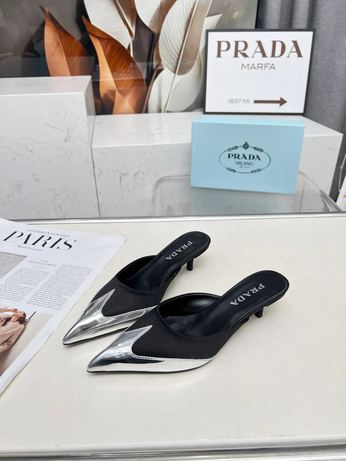 👟👟Ex-factory price 520👟👟 🏧2025 T show Mule shoes, silk pointed toe series🏧 (highest version with top packaging) PRADA 2025𝐬𝐬Prada new product, (top version) is coming! prada25 "T-stage show style" mainly promotes hot-selling styles, made of silk material and TPU Muller series spring and summer single shoes and sandals series. Made of high-quality silk satin and Tpu mirror material, a full range of simple light plate logo hot stamping. ——————————————————❣️ 2025SS PRADA spring and summer simple style, it looks so good. Various Internet celebrities have planted popular styles, awakening the imagination of skirt trains, corsets and bra curves, streamlined to the extreme ~ super popular series of hot products, with iconic logos on the heels or on the feet, as well as prismatic pointed toes, and angular lines are clearly defined.  Prada spring2025’s latest presentation is also wonderful with different styles! This season's Prada styles are simpler in design than before. They don't deliberately pursue a trendy or sporty feeling. They are all natural. The colors are also made of bright spring and summer eye-catching colored silks with pointed toes. They are so simple and beautiful. 😋The original shoes are developed and purchased from Italian counters, and are reproduced 1:1 according to the original taste. The newly opened low heel of 4cm has the same concave and convex height as the original version, creating a variety of sandals and slippers: low heel, pointed toe and half drag. 💛❤️ 💛❤️ ⚛Baotou low heel 4cm. ⚛Sale size: 35-41 (customized at 42.43) ⚛Top silk satin fabric + sheepskin lining + Italian triple-A cowhide bottom. 💙"Multiple colors, all official colors can be produced".